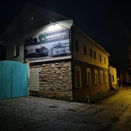 Aparthotel Brokes Lanškroun Exteriör bild