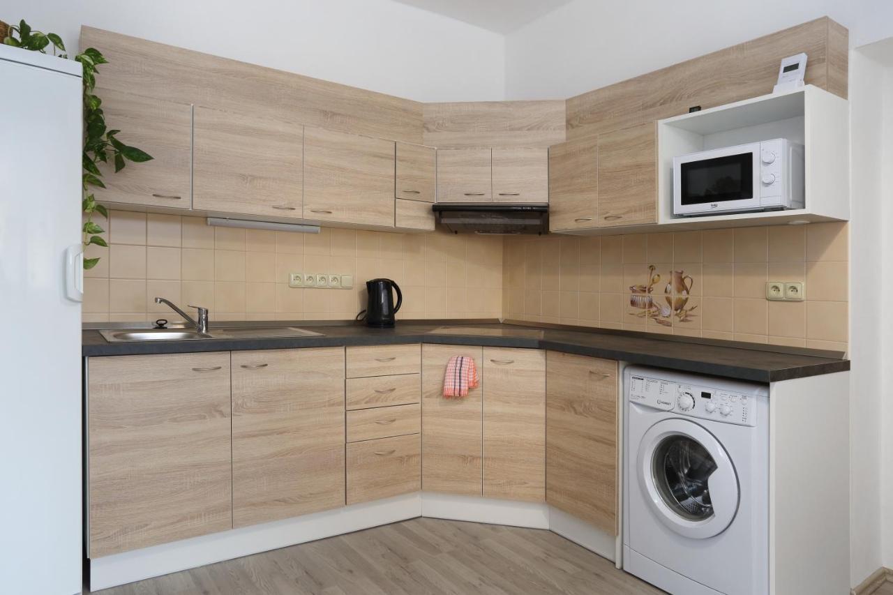 Aparthotel Brokes Lanškroun Exteriör bild