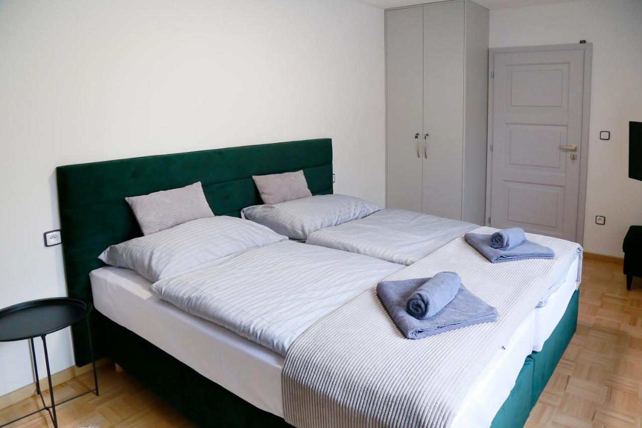 Aparthotel Brokes Lanškroun Exteriör bild