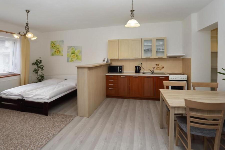 Aparthotel Brokes Lanškroun Exteriör bild